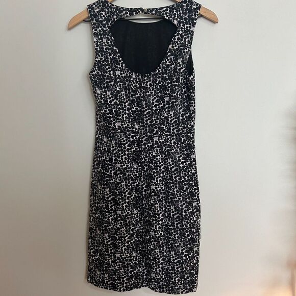 H&M Keyhole Back Scoop Neck Leopard Open Back Dress - Picture 4 of 9